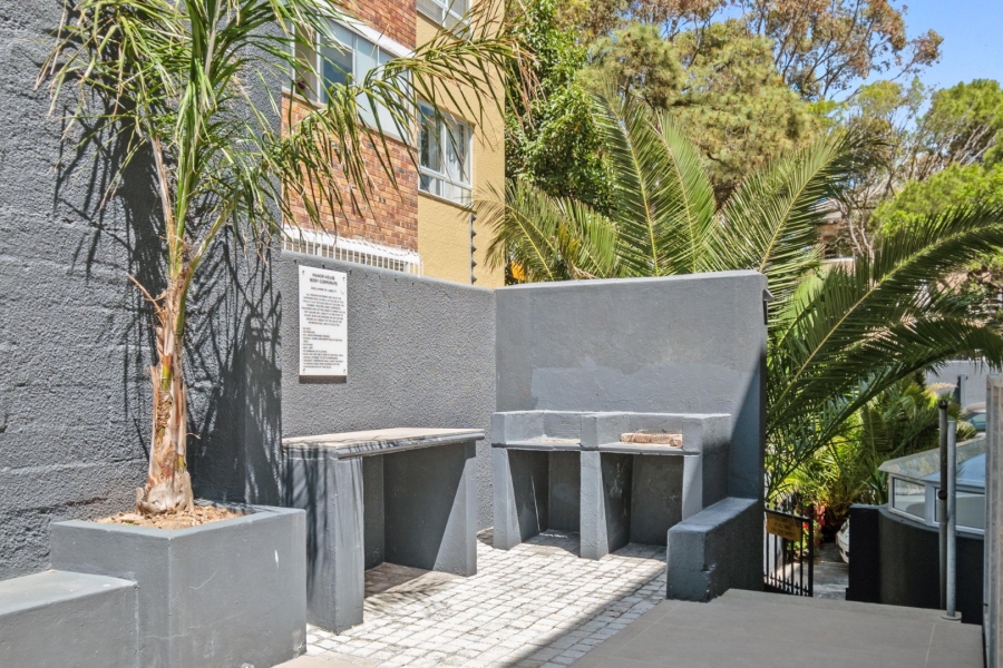 2 Bedroom Property for Sale in Sea Point Western Cape